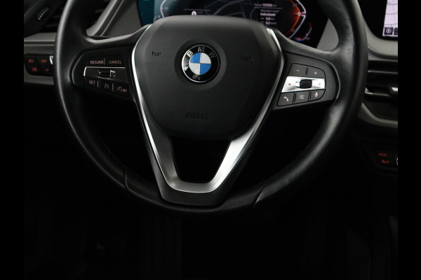 BMW 1-serie 116i Business Edition | Trekhaak | Cruise control | DAB+ | Bluetooth | Carplay | Climate control | Parkeerhulp | Virtual cockpit