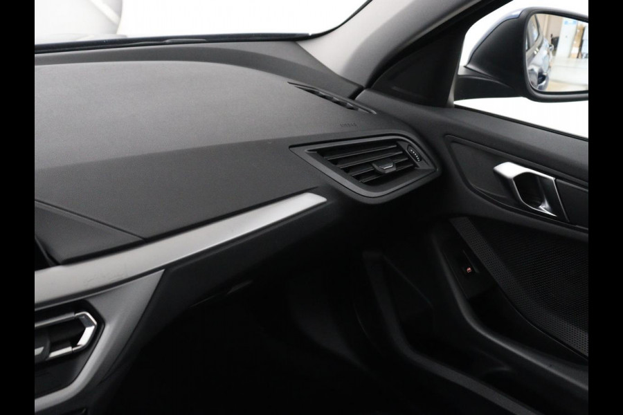 BMW 1-serie 116i Business Edition | Trekhaak | Cruise control | DAB+ | Bluetooth | Carplay | Climate control | Parkeerhulp | Virtual cockpit