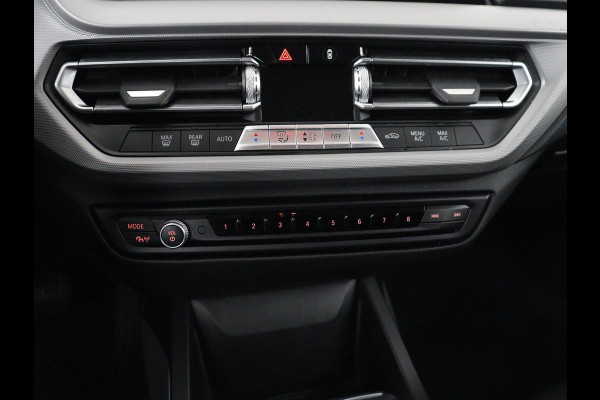 BMW 1-serie 116i Business Edition | Trekhaak | Cruise control | DAB+ | Bluetooth | Carplay | Climate control | Parkeerhulp | Virtual cockpit
