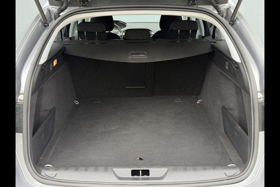 Peugeot 308 SW BWJ 2020 | 1.2T 111PK ACTIVE | CLIMA | NAVI | CARPLAY | CRUISE | LICHTMETAAL | PDC | PRIVACY GLASS |