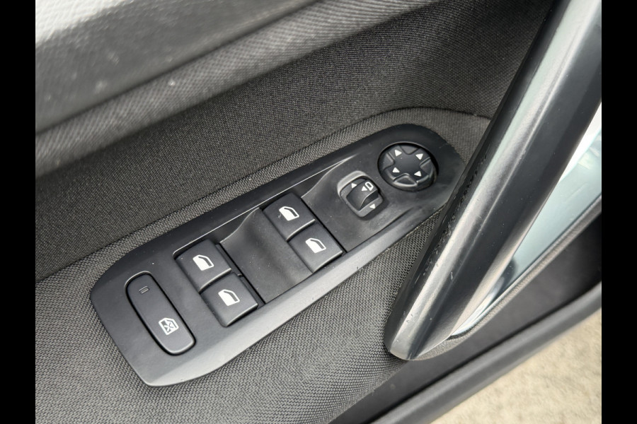 Peugeot 308 SW BWJ 2020 | 1.2T 111PK ACTIVE | CLIMA | NAVI | CARPLAY | CRUISE | LICHTMETAAL | PDC | PRIVACY GLASS |