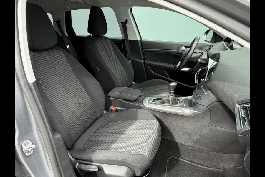 Peugeot 308 SW BWJ 2020 | 1.2T 111PK ACTIVE | CLIMA | NAVI | CARPLAY | CRUISE | LICHTMETAAL | PDC | PRIVACY GLASS |