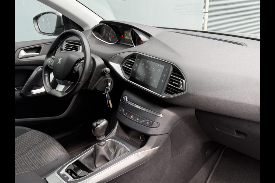 Peugeot 308 SW BWJ 2020 | 1.2T 111PK ACTIVE | CLIMA | NAVI | CARPLAY | CRUISE | LICHTMETAAL | PDC | PRIVACY GLASS |