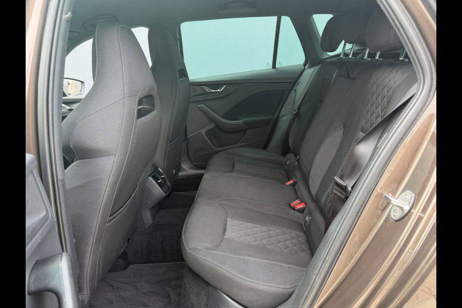 Škoda Kamiq BWJ 2021 | 1.0TSI 111PK Sport Bus AUTOMAAT | CLIMA | SPORTSTOELeN | CARPLAY | PDC 2X | ALCANTARA/STOF | 18'' LMV | PRIVACY GLASS | STOELVERW |