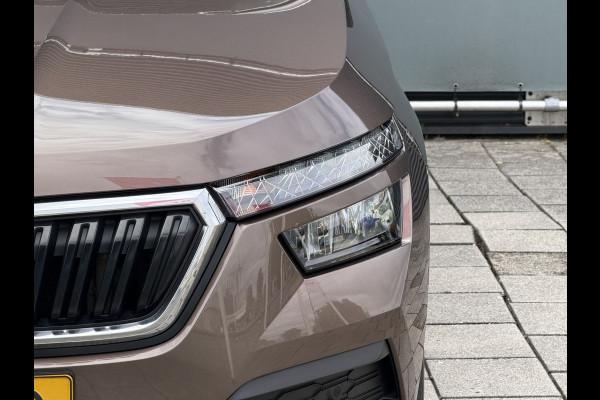 Škoda Kamiq BWJ 2021 | 1.0TSI 111PK Sport Bus AUTOMAAT | CLIMA | SPORTSTOELeN | CARPLAY | PDC 2X | ALCANTARA/STOF | 18'' LMV | PRIVACY GLASS | STOELVERW |