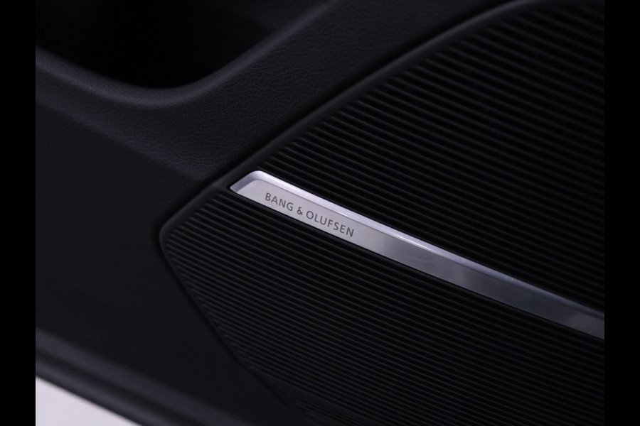 Audi Q7 60 TFSI e quattro Competition [SCHUIFKANTELDAK, BOSE, APPLE CARPLAY, TREKHAAK UITKLAPBAAR, ANDROID, MATRIX LED, STOELVERWARMING, CAMERA, VOL LEDER, PDC V+A, CLIMATE, LUCHTVERING, ELEKTRISCHE ACHTERKLEP, DIGITAL DASH, NIEU