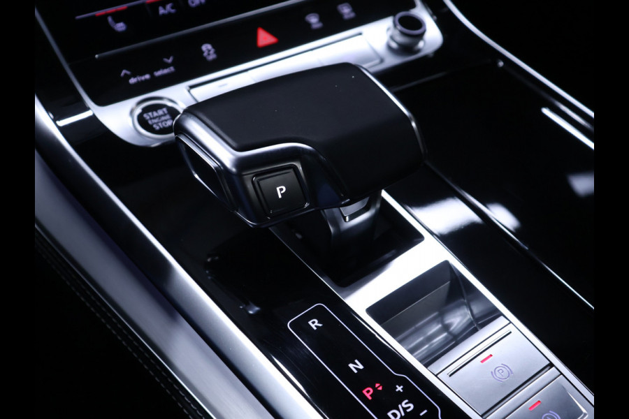 Audi Q7 60 TFSI e quattro Competition [SCHUIFKANTELDAK, BOSE, APPLE CARPLAY, TREKHAAK UITKLAPBAAR, ANDROID, MATRIX LED, STOELVERWARMING, CAMERA, VOL LEDER, PDC V+A, CLIMATE, LUCHTVERING, ELEKTRISCHE ACHTERKLEP, DIGITAL DASH, NIEU