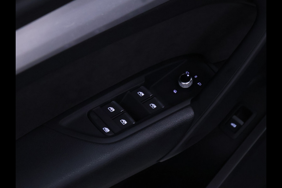 Audi Q5 2.0 TFSI quattro Sport S Line [SCHUIFKANTELDAK, APPLE CARPLAY, ANDROID, STOELVERWARMING, ELEKTRISCHE STOEL, LED, CRUISE CONTROL, NAVIGATIE, PDC ACHTER, CLIMATE, ELEKTRISCHE ACHTERKLEP, S LINE, NIEUWSTAAT]