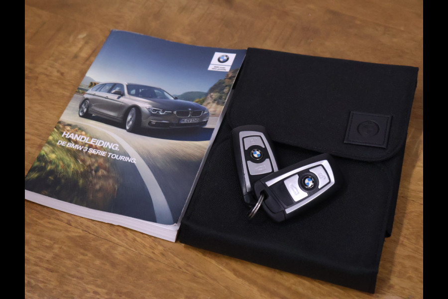 BMW 3 Serie Touring 318i Luxury Edition [SCHUIFKANTELDAK, APPLE CARPLAY, MEMORY SEATS, STOELVERWARMING, 360 CAMERA, VOL LEDER, PDC V+A, NAVIGATIE PROFESSIONAL, CLIMATE, ELEKTRISCHE ACHTERKLEP, LED, KEYLESS START, HIFI SOUND, NIEUWS
