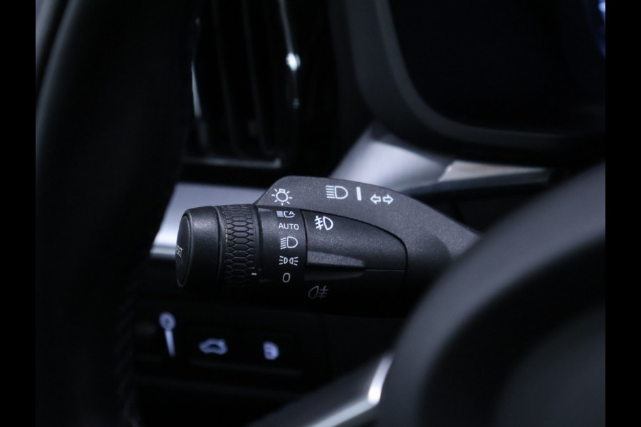 Volvo XC60 2.0 T6 Plug-in hybrid AWD Inscription [ADAPTIVE CRUISE, SCHUIFKANTELDAK, APPLE CARPLAY, ANDROID, MEMORY SEATS, STOELVERWARMING, VOL LEDER, LED, PDC ACHTER, CLIMATE, DRAADLOZE OPLADER, ELEKTRISCHE ACHTERKLEP, KEYLESS ENTRY, DIGITA