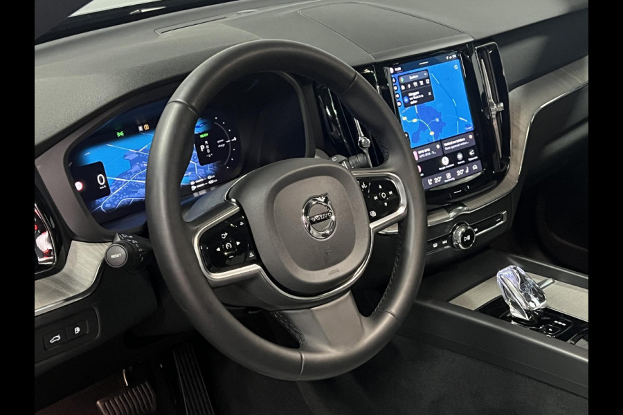 Volvo XC60 2.0 T6 Plug-in hybrid AWD Plus Dark Trekhaak | Open dak | Adapt. cruise | Stoel-/Stuurverwarming | 360 camera | Keyless | Blis | Memory