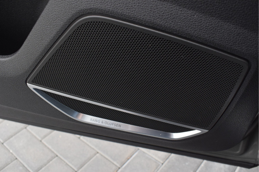 Audi Q3 45 TFSI e S-line | Pano | Leer | B&O | 360 camera | Trekhaak | LED | 20"