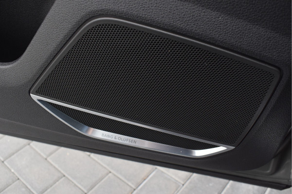 Audi Q3 45 TFSI e S-line | Pano | Leer | B&O | 360 camera | Trekhaak | LED | 20"