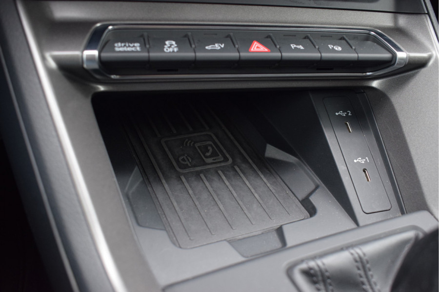 Audi Q3 45 TFSI e S-line | Pano | Leer | B&O | 360 camera | Trekhaak | LED | 20"