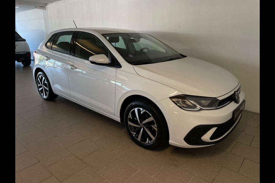 Volkswagen Polo 1.0 TSI Life Business Multimedia CLIMA CRUISE PARKEERSENSOREN APPLE CARPLAY STOELVERWARMING TREKHAAK NIEUW MODEL