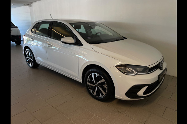 Volkswagen Polo 1.0 TSI Life Business Multimedia CLIMA CRUISE PARKEERSENSOREN APPLE CARPLAY STOELVERWARMING TREKHAAK NIEUW MODEL