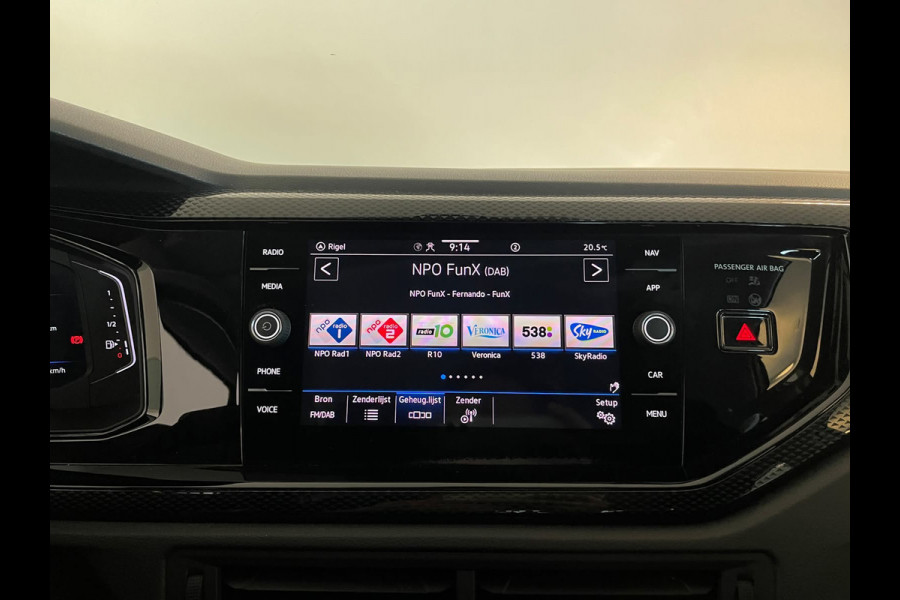 Volkswagen Polo 1.0 TSI Life Business Multimedia CLIMA CRUISE PARKEERSENSOREN APPLE CARPLAY STOELVERWARMING TREKHAAK NIEUW MODEL