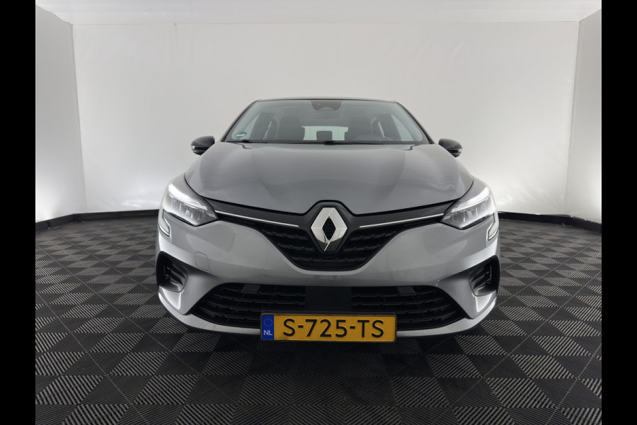 Renault Clio 1.6 E-Tech Hybrid 145 Equilibre (INCL.BTW) Aut. *FULL-LED | COMFORT-SEATS | CARPLAY | KEYLESS | DAB+ | ECC | PDC | CRUISE | TOWBAR*