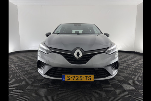 Renault Clio 1.6 E-Tech Hybrid 145 Equilibre (INCL.BTW) Aut. *FULL-LED | COMFORT-SEATS | CARPLAY | KEYLESS | DAB+ | ECC | PDC | CRUISE | TOWBAR*