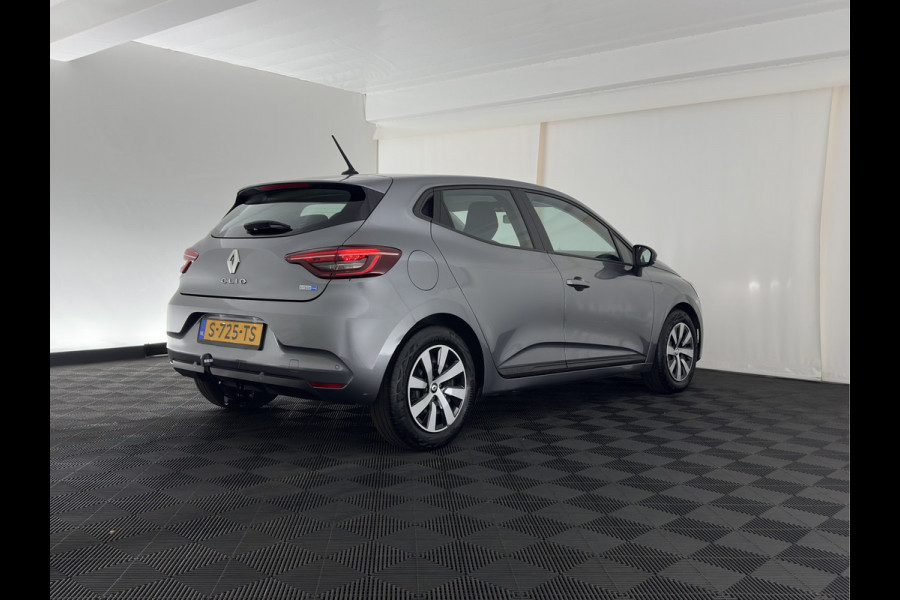 Renault Clio 1.6 E-Tech Hybrid 145 Equilibre (INCL.BTW) Aut. *FULL-LED | COMFORT-SEATS | CARPLAY | KEYLESS | DAB+ | ECC | PDC | CRUISE | TOWBAR*