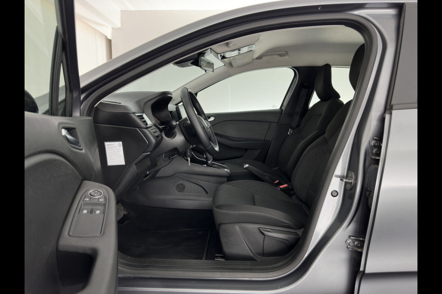 Renault Clio 1.6 E-Tech Hybrid 145 Equilibre (INCL.BTW) Aut. *FULL-LED | COMFORT-SEATS | CARPLAY | KEYLESS | DAB+ | ECC | PDC | CRUISE | TOWBAR*