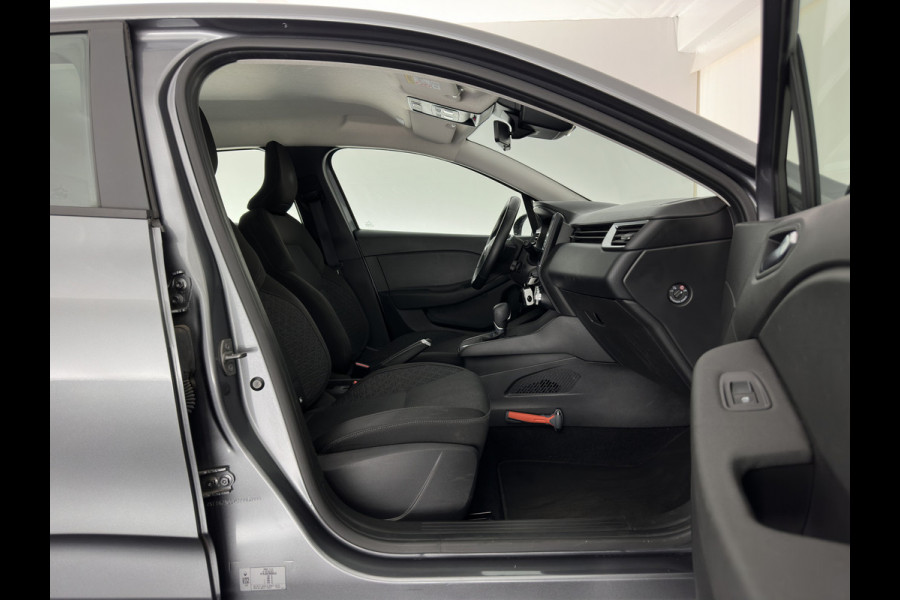 Renault Clio 1.6 E-Tech Hybrid 145 Equilibre (INCL.BTW) Aut. *FULL-LED | COMFORT-SEATS | CARPLAY | KEYLESS | DAB+ | ECC | PDC | CRUISE | TOWBAR*
