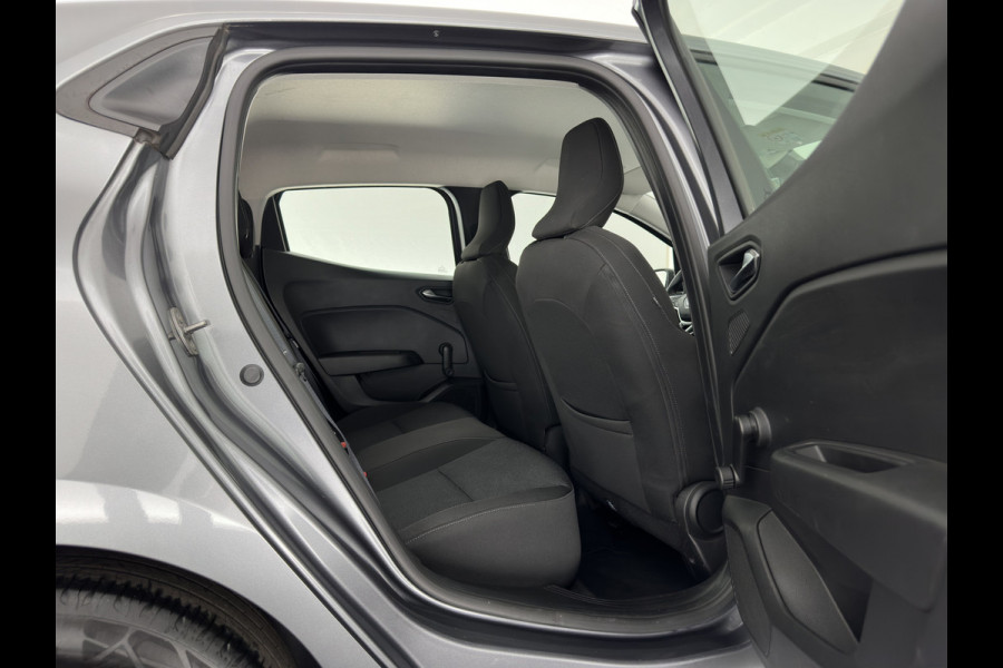 Renault Clio 1.6 E-Tech Hybrid 145 Equilibre (INCL.BTW) Aut. *FULL-LED | COMFORT-SEATS | CARPLAY | KEYLESS | DAB+ | ECC | PDC | CRUISE | TOWBAR*