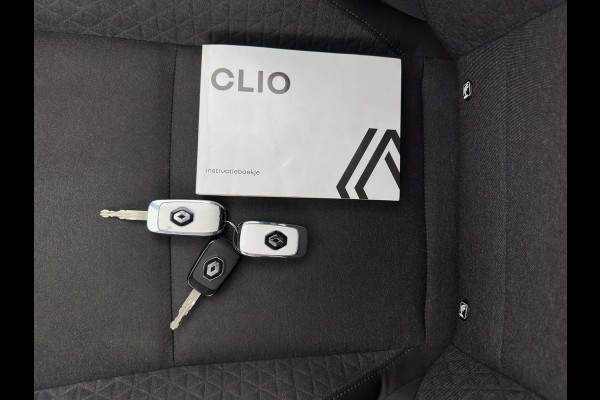 Renault Clio 1.6 E-Tech Hybrid 145 Equilibre (INCL.BTW) Aut. *FULL-LED | COMFORT-SEATS | CARPLAY | KEYLESS | DAB+ | ECC | PDC | CRUISE | TOWBAR*
