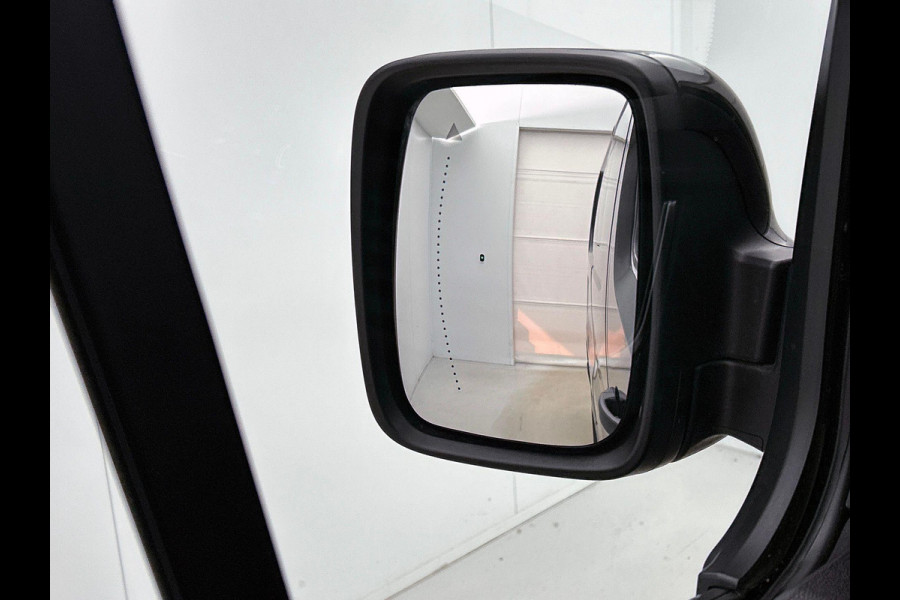 Renault Trafic 2.0 Blue dC1 150PK L2H1 Dubbele Cabine Automaat Navigatie Airco Lichtmetalen velgen Betimmering Trekhaak Camera Parkeer sensoren  Dab