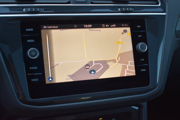 Volkswagen Tiguan 1.5 TSI R-Line Black Style | IQ.LIGHT | DEALER OND. | PANODAK | ADAPTIEVE CRUISE CONTROLE