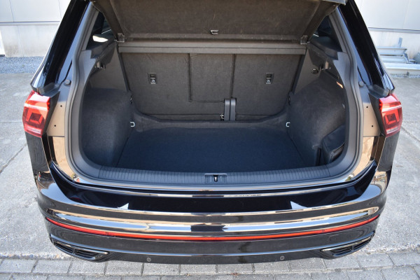 Volkswagen Tiguan 1.5 TSI R-Line Black Style | IQ.LIGHT | DEALER OND. | PANODAK | ADAPTIEVE CRUISE CONTROLE