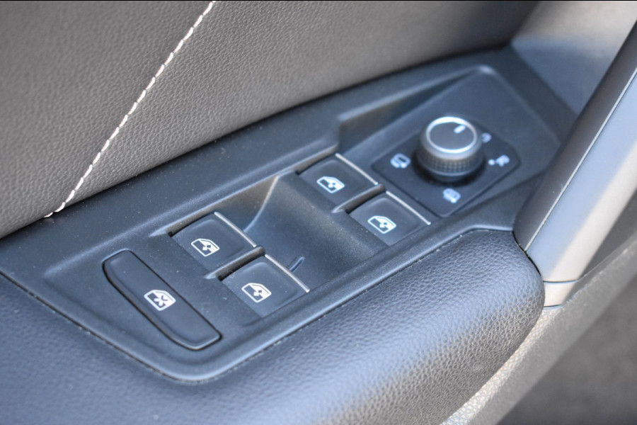 Volkswagen Tiguan 1.5 TSI R-Line Black Style | IQ.LIGHT | DEALER OND. | PANODAK | ADAPTIEVE CRUISE CONTROLE