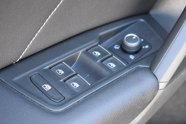 Volkswagen Tiguan 1.5 TSI R-Line Black Style | IQ.LIGHT | DEALER OND. | PANODAK | ADAPTIEVE CRUISE CONTROLE