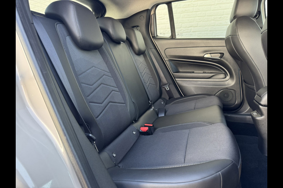 Jeep Avenger Summit 54 kWh SOH 96% Clima Camera Cruise Carplay PDC voor en achter Half Leder