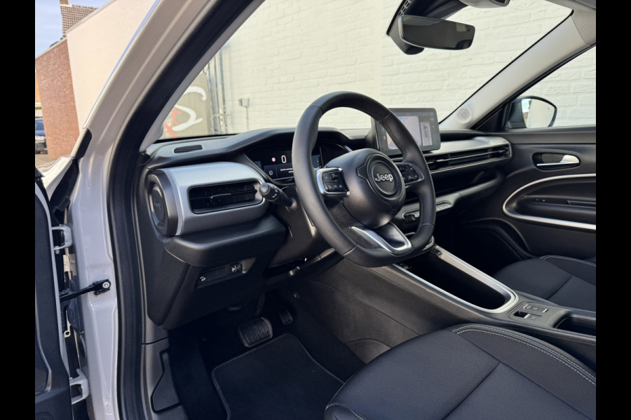 Jeep Avenger Summit 54 kWh SOH 96% Clima Camera Cruise Carplay PDC voor en achter Half Leder