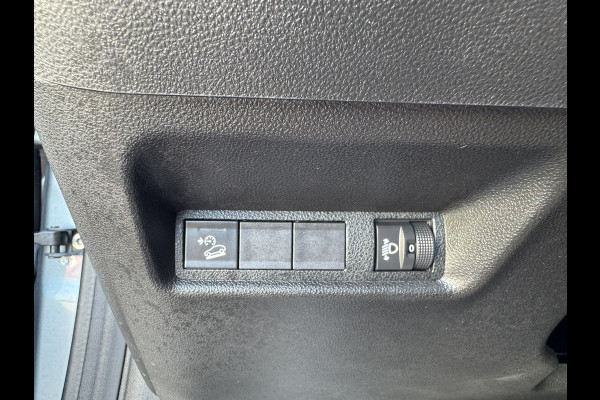 Jeep Avenger Summit 54 kWh SOH 96% Clima Camera Cruise Carplay PDC voor en achter Half Leder