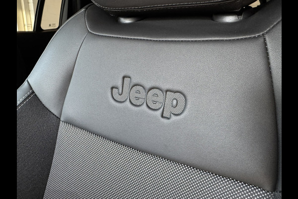 Jeep Avenger Summit 54 kWh SOH 96% Clima Camera Cruise Carplay PDC voor en achter Half Leder