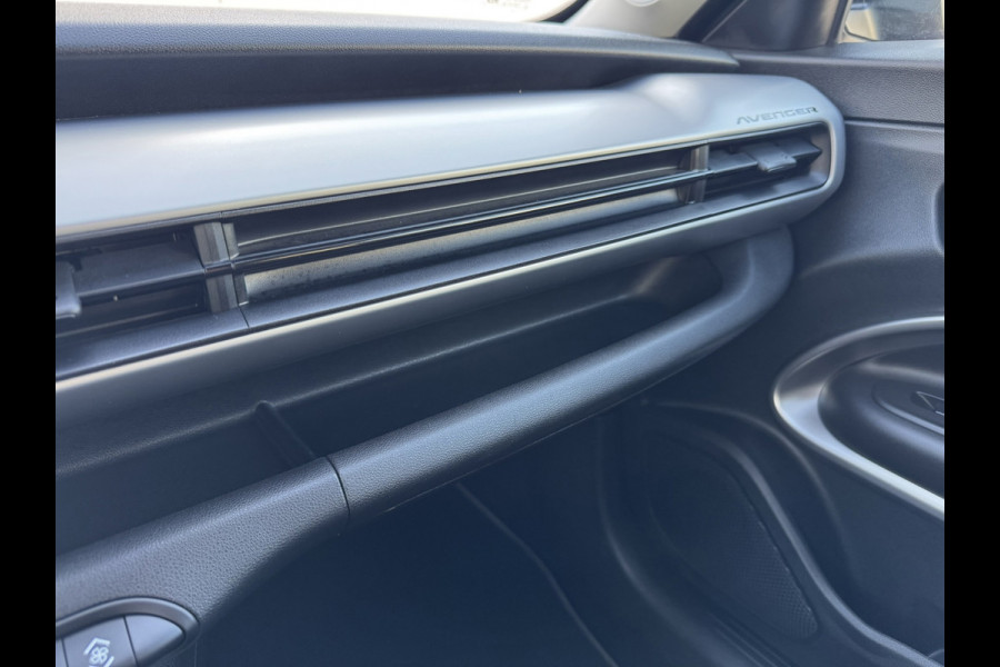 Jeep Avenger Summit 54 kWh SOH 96% Clima Camera Cruise Carplay PDC voor en achter Half Leder