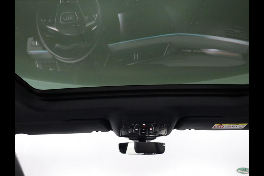 Audi e-tron 55 quattro S edition 95 kWh 408 pk | SOH 95,17% | Navigatie | Panoramadak | Parkeersensoren | Rondomzicht camera | B&O Soundsystem | Head-up display | Lederen bekleding | S-Line |