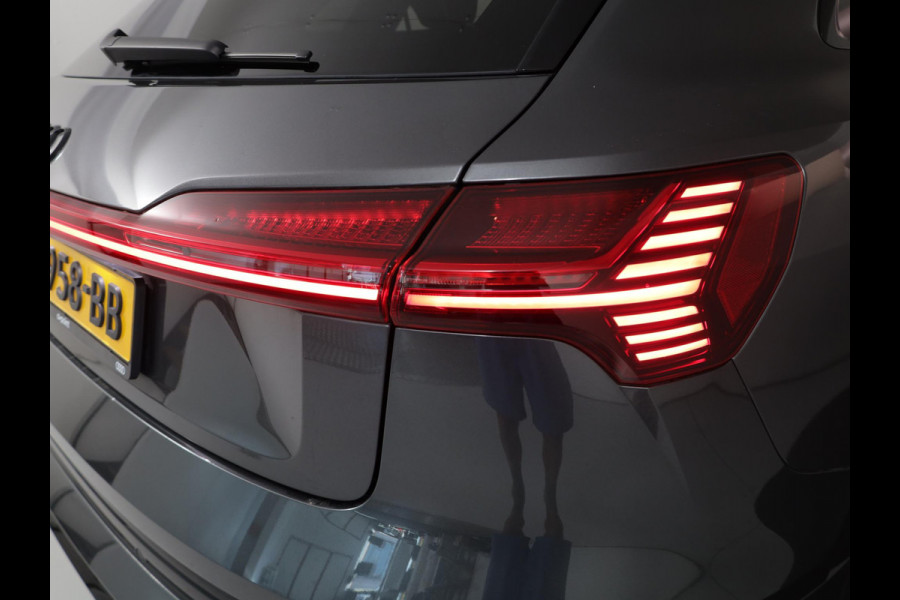 Audi e-tron 55 quattro S edition 95 kWh 408 pk | SOH 95,17% | Navigatie | Panoramadak | Parkeersensoren | Rondomzicht camera | B&O Soundsystem | Head-up display | Lederen bekleding | S-Line |