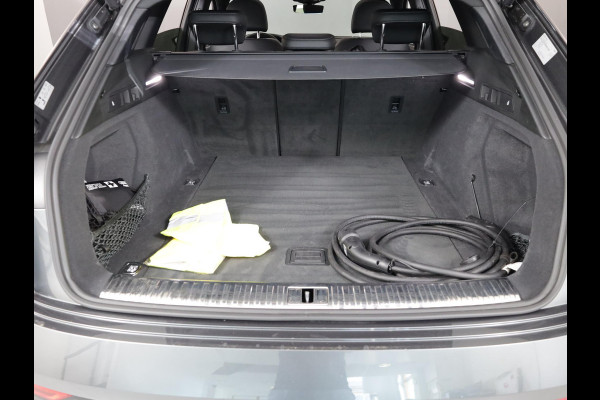 Audi e-tron 55 quattro S edition 95 kWh 408 pk | SOH 95,17% | Navigatie | Panoramadak | Parkeersensoren | Rondomzicht camera | B&O Soundsystem | Head-up display | Lederen bekleding | S-Line |