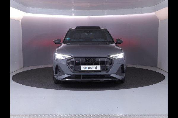 Audi e-tron 55 quattro S edition 95 kWh 408 pk | SOH 95,17% | Navigatie | Panoramadak | Parkeersensoren | Rondomzicht camera | B&O Soundsystem | Head-up display | Lederen bekleding | S-Line |