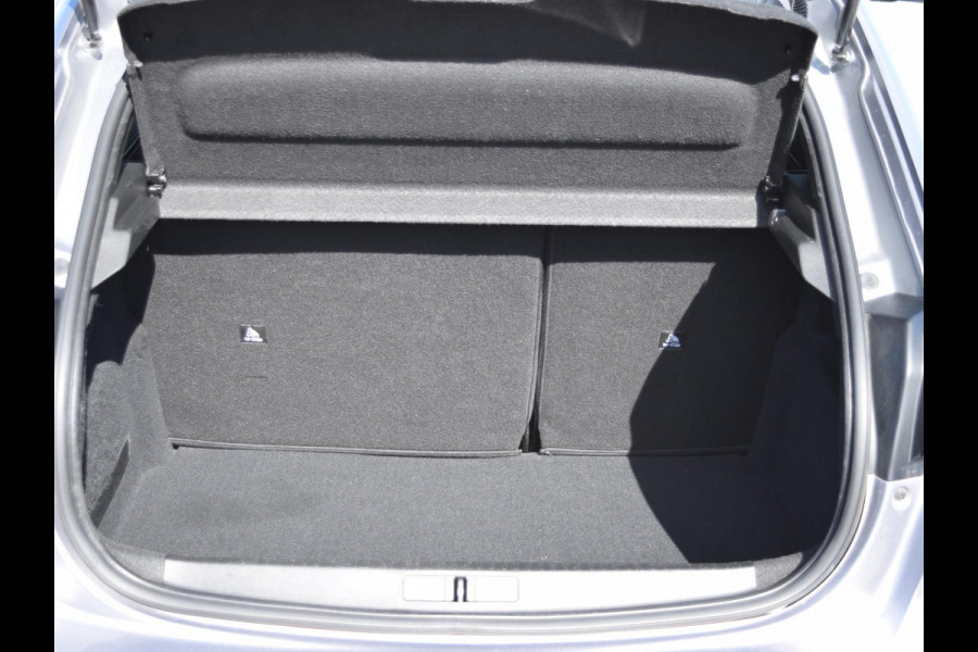 Peugeot e-208 EV GT Pack 50 kWh l voorstoelen verwarmd l adaptief cruise control l Apple Carplay/Android Auto l Alcantara bekleding