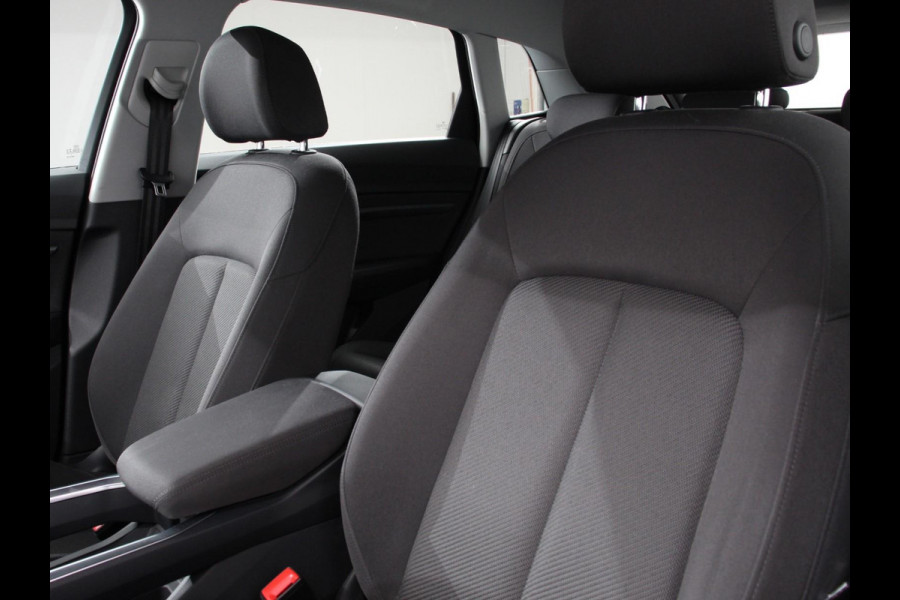 Audi e-tron e-tron 50 quattro Launch edition Navigatie Climate Control Parkeer Sensoren Lichtmetalen velgen