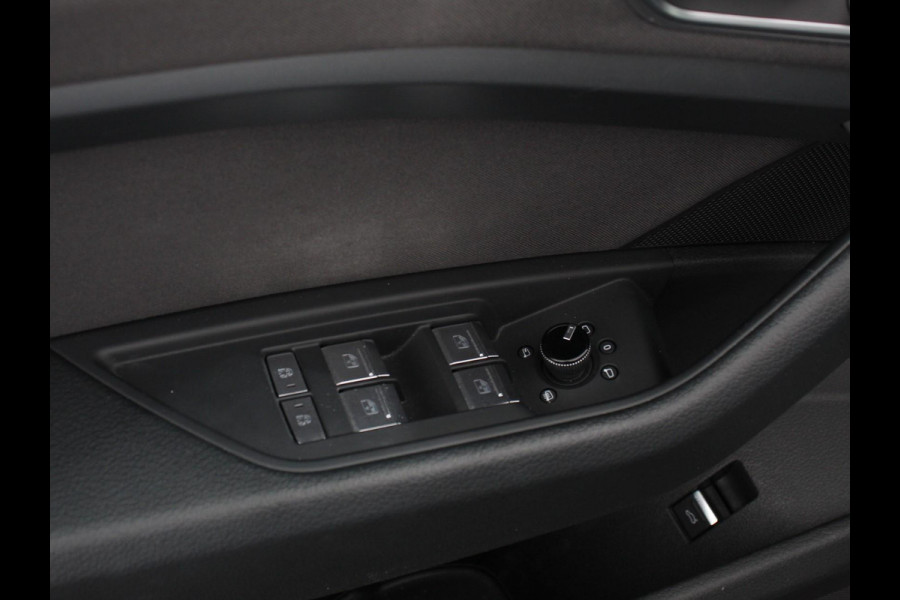 Audi e-tron e-tron 50 quattro Launch edition Navigatie Climate Control Parkeer Sensoren Lichtmetalen velgen