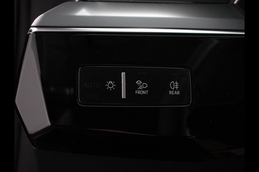 Audi e-tron e-tron 50 quattro Launch edition Navigatie Climate Control Parkeer Sensoren Lichtmetalen velgen