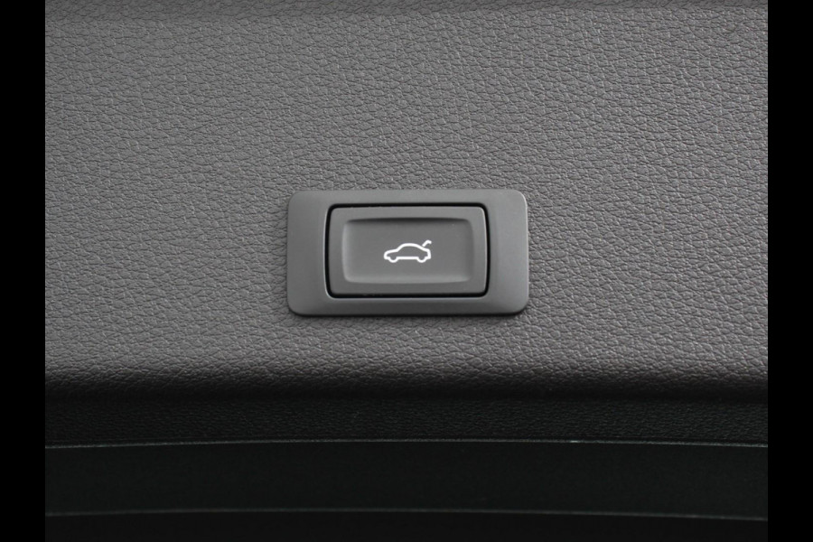 Audi e-tron e-tron 50 quattro Launch edition Navigatie Climate Control Parkeer Sensoren Lichtmetalen velgen