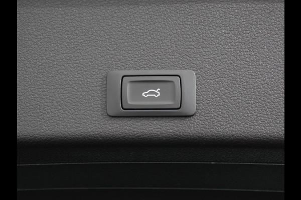 Audi e-tron e-tron 50 quattro Launch edition Navigatie Climate Control Parkeer Sensoren Lichtmetalen velgen
