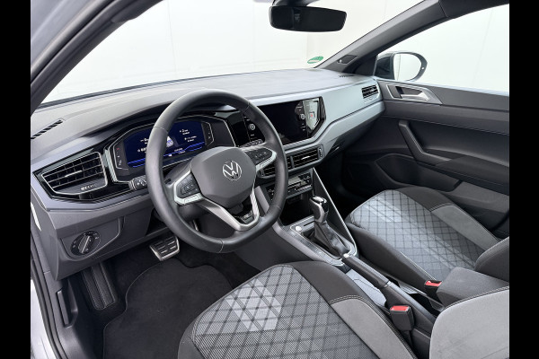 Volkswagen Taigo 1.0TSI Automaat R-Line Panoramadak Camera Adap.Cruise Trekhaak Stoelverwarming Apple Carplay Android Auto Navi Ecc Draadloze telefoonlader Keyless Lmv DAB Bluetooth IQ Light Pdc Isofix Privacy Glas Led Rijstrooksensor 1100KG Trekgewicht