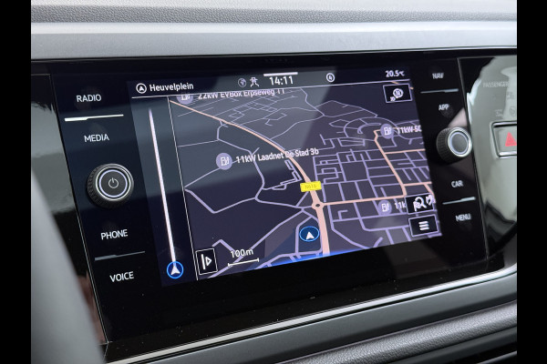 Volkswagen Taigo 1.0TSI Automaat R-Line Panoramadak Camera Adap.Cruise Trekhaak Stoelverwarming Apple Carplay Android Auto Navi Ecc Draadloze telefoonlader Keyless Lmv DAB Bluetooth IQ Light Pdc Isofix Privacy Glas Led Rijstrooksensor 1100KG Trekgewicht